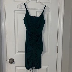 Poison Ivy 🌿🌿🍃 green, midi dress . Perfect for going out